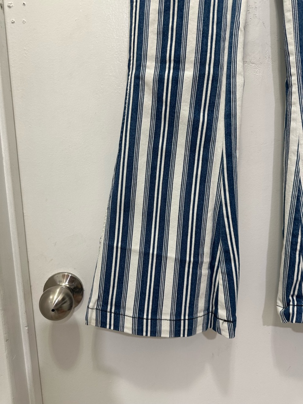 Free People Striped Blue and White Flare Pants Sz W24 - Picture 3 of 8